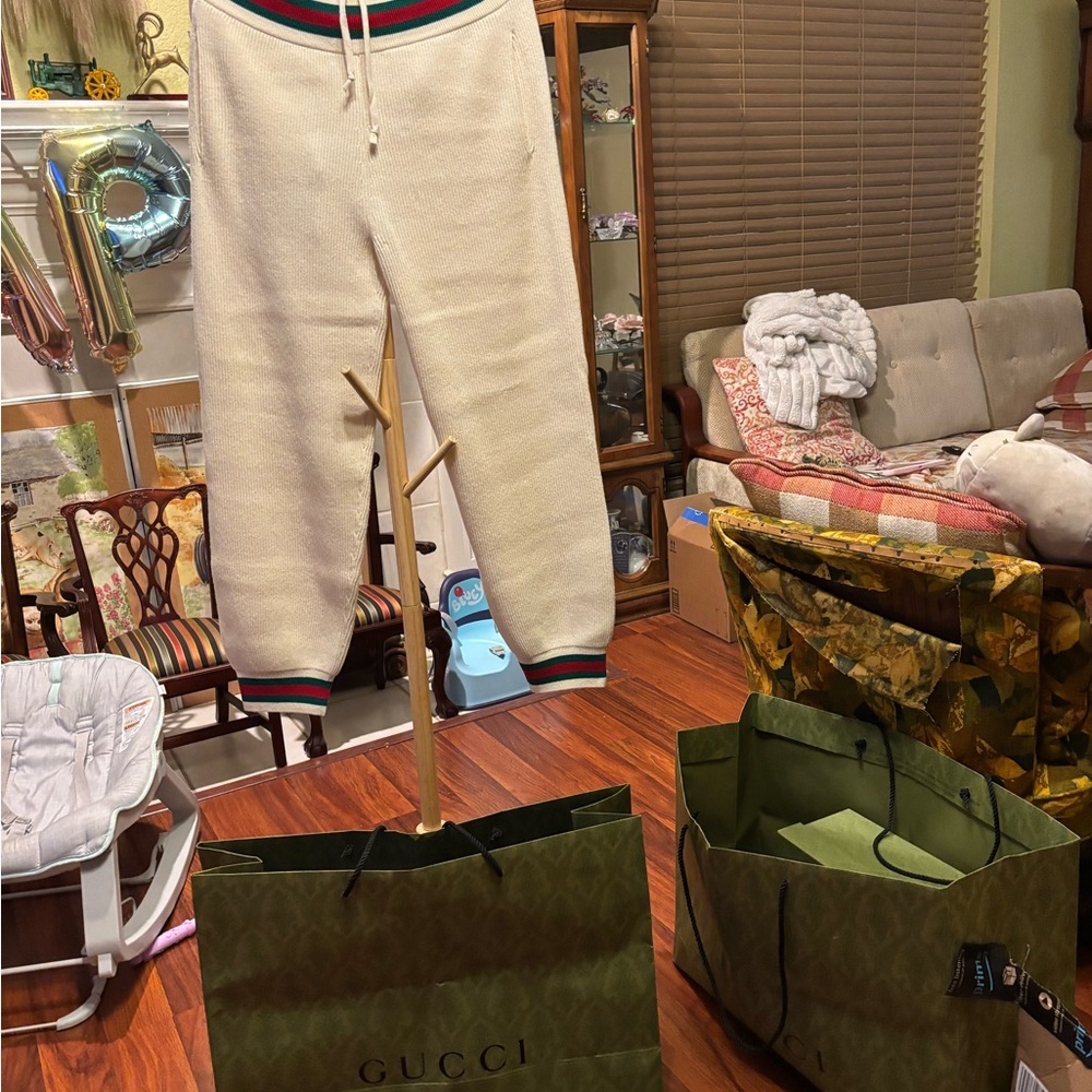 Gucci Cream Joggers with Red and Green Accents - Picture 8 of 8